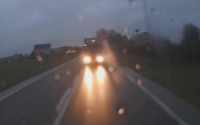 Takhle to vypadá, když v protisměru těsně před vámi usne řidič kamionu (video)