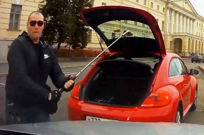 VW uspěl, v Beetlu teď jezdí „machos”. Tento bije ostatní golfovou holí (video)