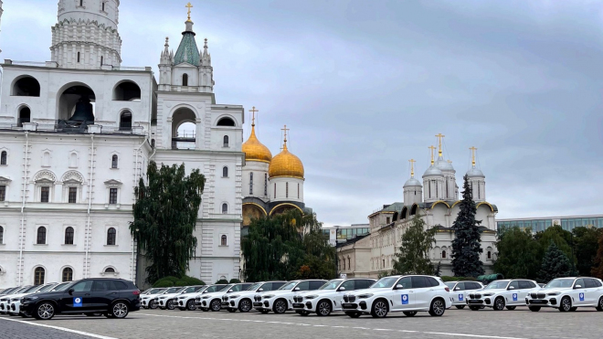 Ruští sportovci dostali odměny v naturáliích, BMW navezlo do Kremlu 129 aut
