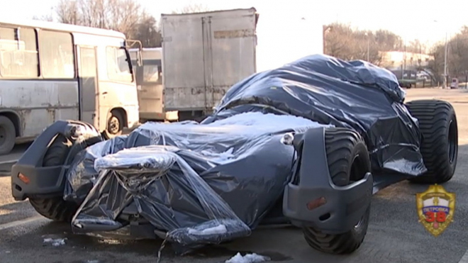 Moskvou křižoval obrovský Batmobil, dokud nezakročila policie a nezabavila ho