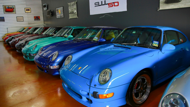 Tento muž sbírá jen Porsche 911. Chce je mít ve všech továrních barvách