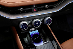 Fyzická tlačítka v interiérech aut byla označena za bezpečnostní prvek, výrobci budou nuceni je zachovat