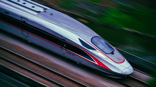 Rusové chtějí změnit své železnice k nepoznání. Chystají úplně nové vlaky, rychlý Bouřňák poprvé ukázali i zevnitř