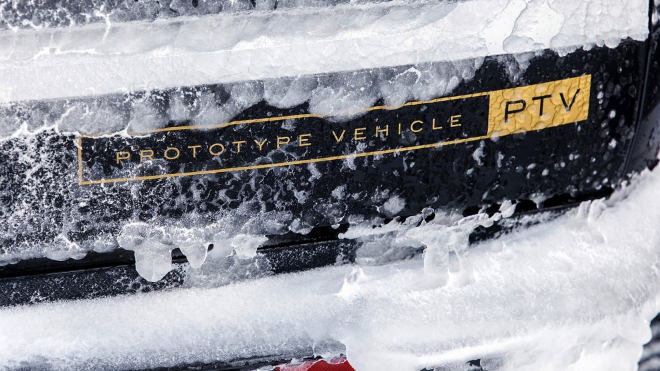 Elektrický Range Rover je u ledu, i když na něj prý čekají davy. Že by to bylo celé trochu jinak?