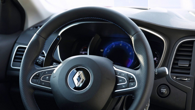 Renault zaskočila reakce na jeho drastické omezovače rychlosti, asi nechápe symboliku aut