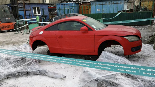 Do Ruska se lidé dál snaží dovážet radioaktivní automobily