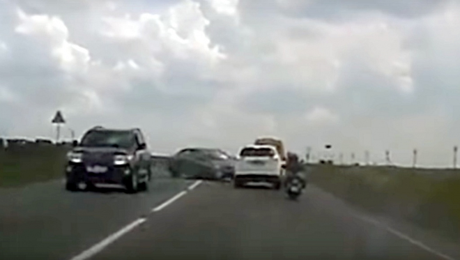 Takhle na silnici poznáte, že už vás nechce ani smrt (video)