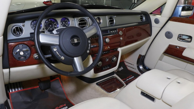 Tento unikátní Rolls-Royce už roky nikdo nechce koupit. Asi proto, jak vypadá