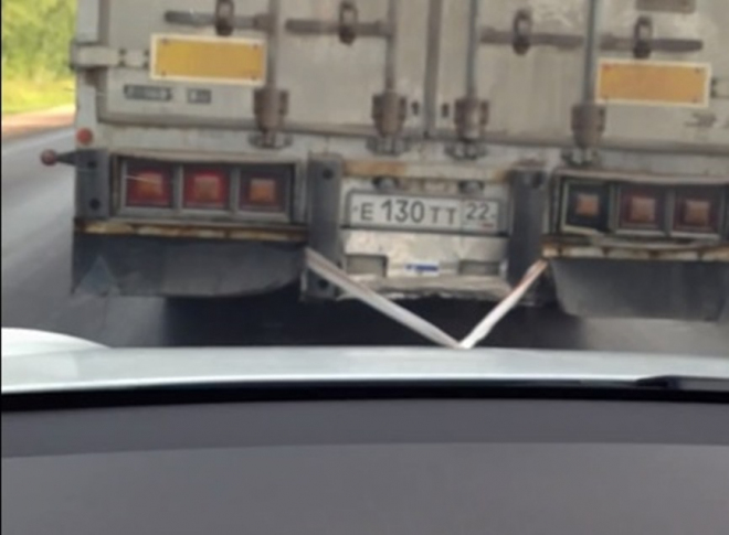 Rusové to vymysleli. Teslu Model S dobijí i bez elektřiny, dokonce za jízdy (video)