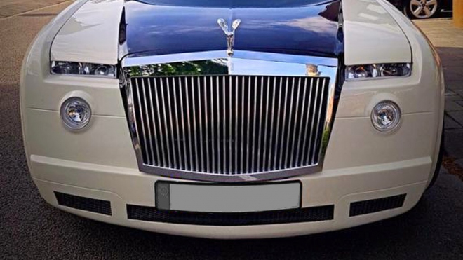 K mání je Rolls-Royce za 273 tisíc Kč. Má jednu vadu, není tak úplně pravý