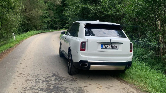 Leoš Mareš při výletě po ČR poznal úskalí ježdění s 571koňovým luxusním SUV
