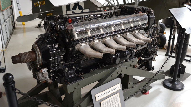 Motorul Merlin K mání je nejslavnější motor V12 historie. Do auta ho asi nedáte, ale ...