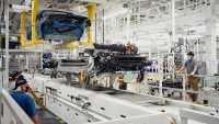 Výrobce elektromobilů, ve kterém VW utopil už 66 miliard, letos čeká ještě nižší prodeje. Zaplácne je novými obligacemi