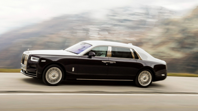 Řidič Rolls-Roycu prchal před policí při asi nejelegantnější honičce dějin, nakonec zmizel v centru města