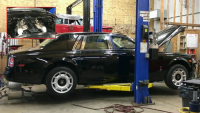 Takto zní Rolls-Royce Phantom bez výfuku. Šlechtice byste v něm nehádali (video)