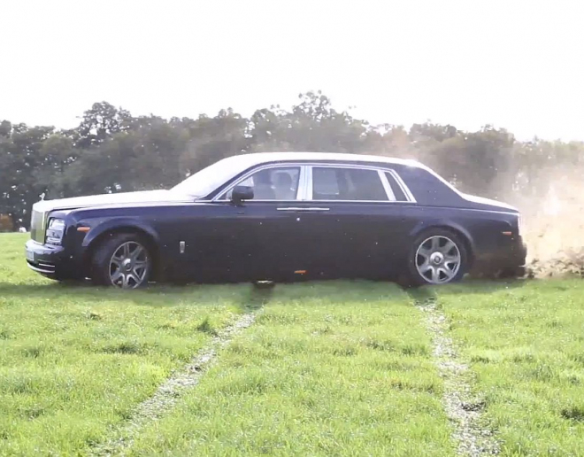 Rolls-Royce Phantom při jízdě jako na rallye: svatokrádež, nebo aristokratický punk? (video)