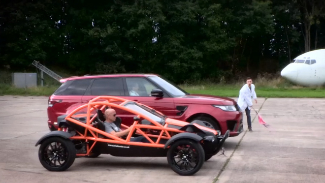 Top Gear „spáchal” další svérázný sprint, tentokrát jsou obě auta aspoň rychlé off-roady (video)