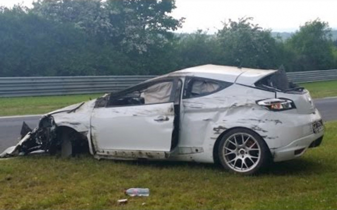 Takhle snadno lze z Renaultu Mégane RS udělat na Ringu polokabriolet (video)