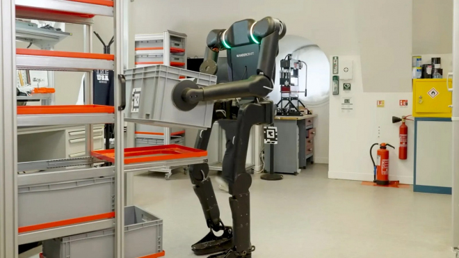 Renault oznámil, že ve svých továrnách brzy „zaměstná“ 350 bezhlavých robotů. Lidem prý práci nevezmou