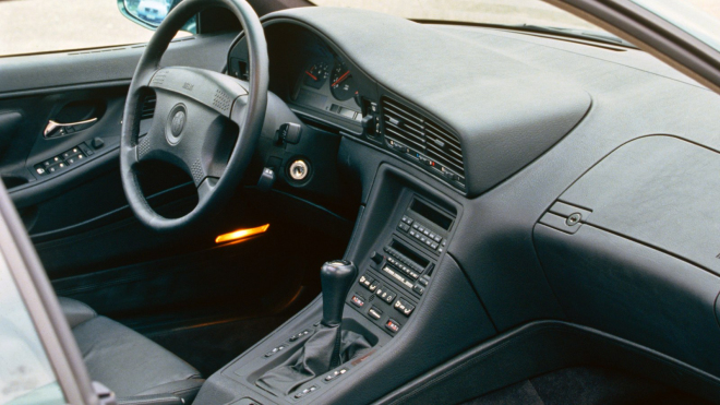 Rok 1989 byl převratný i ve světě aut, revoluční modely lajnovaly vývoj i dekády napřed