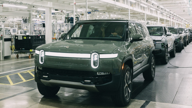 Rivian prodělal dalších 34 miliard za kvartál, na každém prodaném autě je v minusu ještě víc než loni