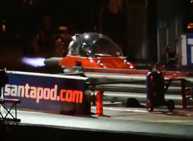 Peel Trident: jedno z nejmenších aut světa zvládá čtvrtmíli za 23 s, na raketový pohon (video)