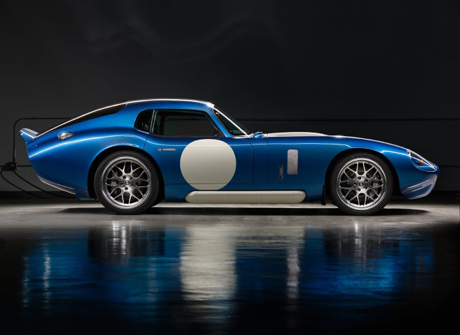 Renovo Coupe: elektrické superauto kombinuje retro-design s 500 koňmi