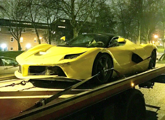 Další LaFerrari bouralo v Londýně, žlutý stroj nedostal úplně malou ránu (foto, videa)