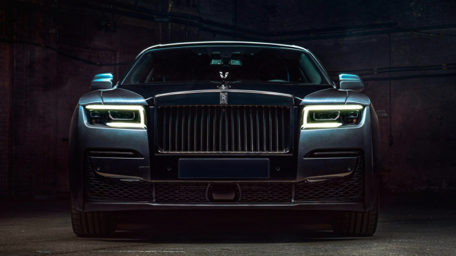 Čínský miliardář si nechal do apartmá ve 44. patře jeřábem vytáhnout Rolls-Royce, parkuje ho na balkoně