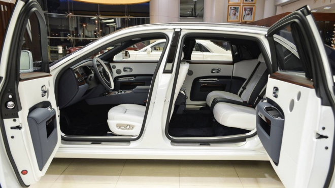 Někdo si nechal postavit Rolls-Royce tak, aby byl jako soukromý tryskáč. Tohle je on