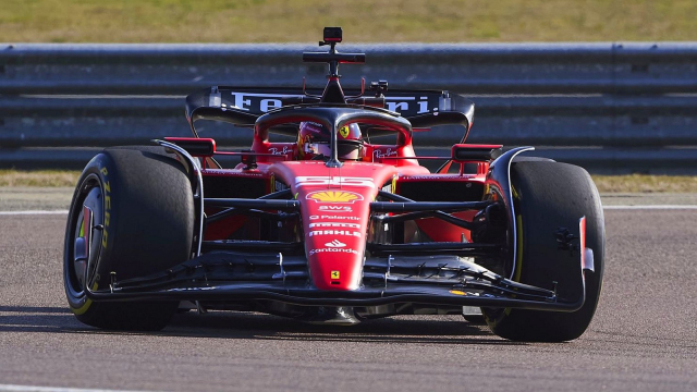 Nová ef–jednička Ferrari byla potají do detailu natočena v akci, skrytý test stáji projde