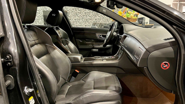 Nejlevnější moderní auto schopné převézt rodinu v až 300 km/h dnes koupíte levněji než Superb TDI