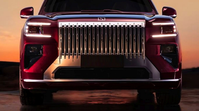 Číňané odhalili brutálně působící napodobeninu Rolls–Roycu, s až 1 400 koňmi potrápí spíš ostrá BMW a Mercedesy