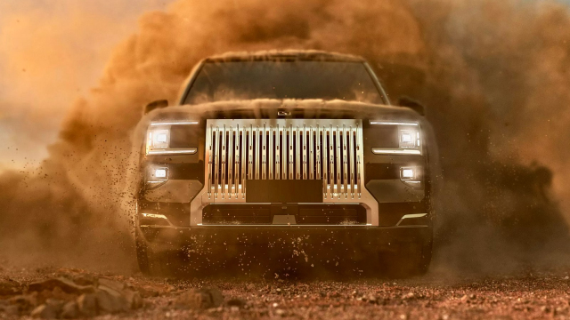 Číňané začali prodávat svůj Rolls–Royce Cullinan pro chudé. Není to jen kopie, má skoro 900 koní a že s nimi zvládá věci