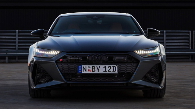 Brutální Audi RS7 upravené na 1 040 koní ukázalo svou rychlost na Autobahnu. Zní jako samopal, 300 km/h dá pod 20 s