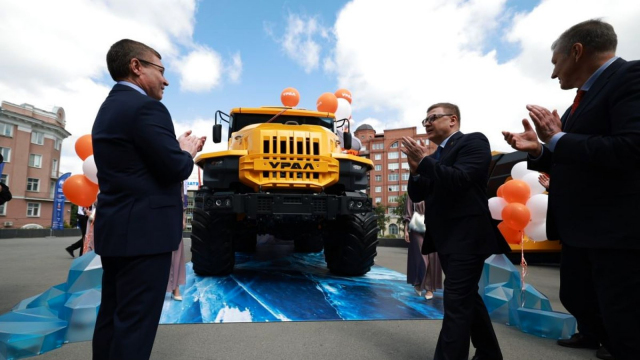Rusové ukázali svůj nový obří „arktický autobus”, zvládne provoz i v 50 stupních pod nulou