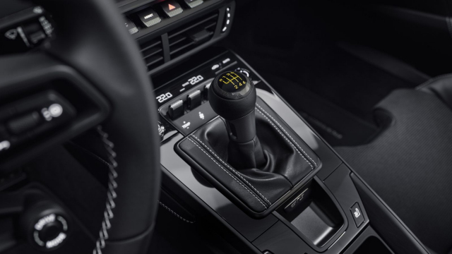 Porsche chce v autě s ručním řazením zničit zdánlivě nepřekonatelný rekord, šéf vysvětlil jeho trvající přednosti