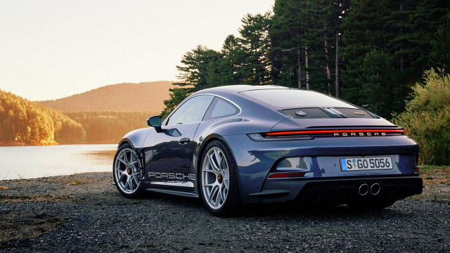 Porsche si nechalo patentovat nový jízdní režim, který působí jako aprílový žert, je ale míněn smrtelně vážně