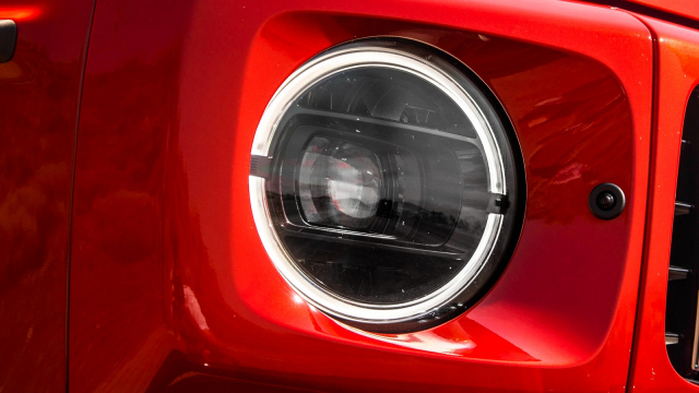 Šéf sportovní divize Lady „propálil” nová diodová světla legendární Nivy, nepůsobí s nimi vůbec zle