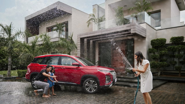 Číňané začali v novém prodávat rodinné SUV za 275 tisíc, které sveze i 7 lidí. Ovládá se pomocí gest