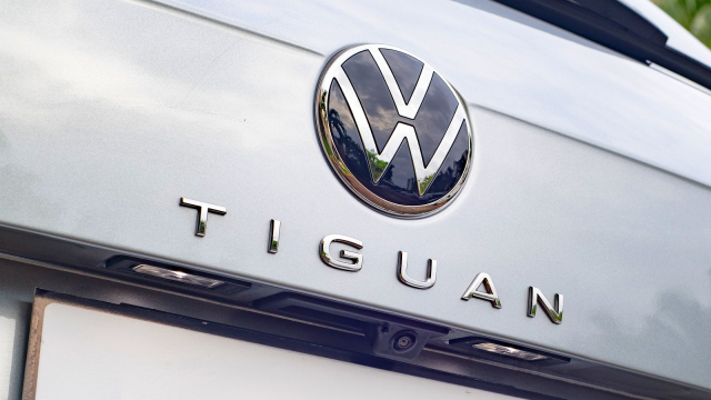 Nový VW Tiguan nachytali bez špetky maskování při natáčení reklamy, Volkswagen pro jednou zůstal sám sebou