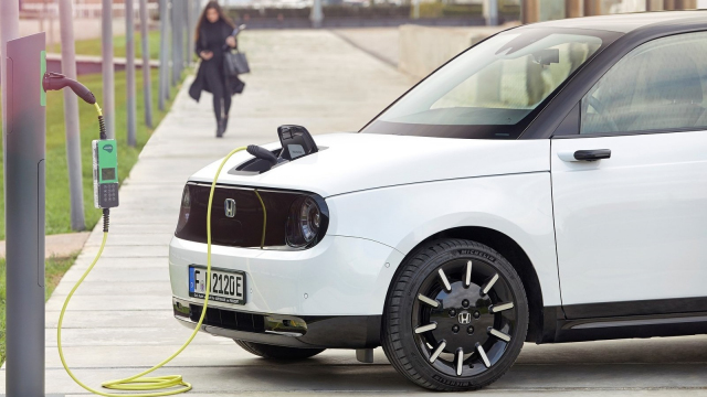 Elektrický propadák Hondy je skutečně mrtvý, skončil po 4 letech. Automobilka o důvodech mlží, nabízí se ale samy
