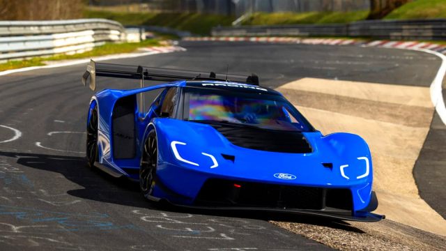 Ford postavil čtvrté nejrychlejší auto historie slavné Severní smyčky Nürburgringu, jeho čas je ale trochu „levá”