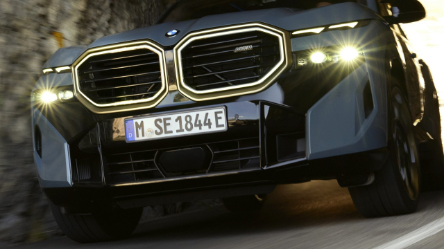 Na souboj nejošklivějších BMW dneška ve sprintu se nedá dívat, aspoň ho ale vyhraje „to správnější”