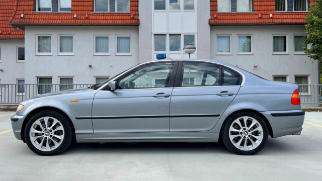 Nejneobvyklejší pancéřované auto v prodeji nikdo nechce. Cena klesla až na úroveň, kdy opravdu láká