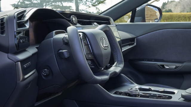 Zní to absurdně, ale nakonec jsou to Číňané, kdo mění svět aut k lepšímu. Zakázali další várku nesmyslů moderních aut