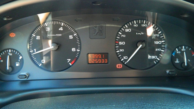 K mání je možná poslední nejetá vzpomínka na hvězdné časy francouzských sedanů střední třídy, dokonce jako úsporný diesel
