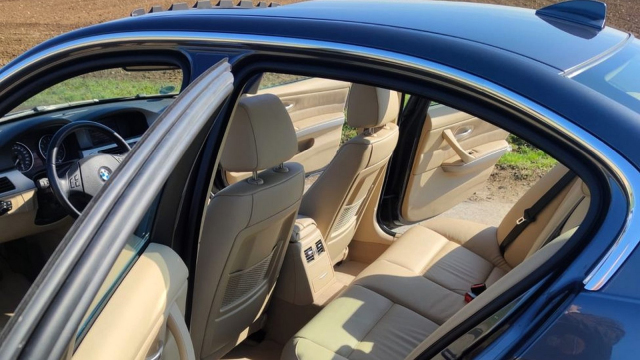 Skoro nejeté moderní BMW 3 s pořádným motorem a manuálem lze koupit po 1. majiteli za malé peníze