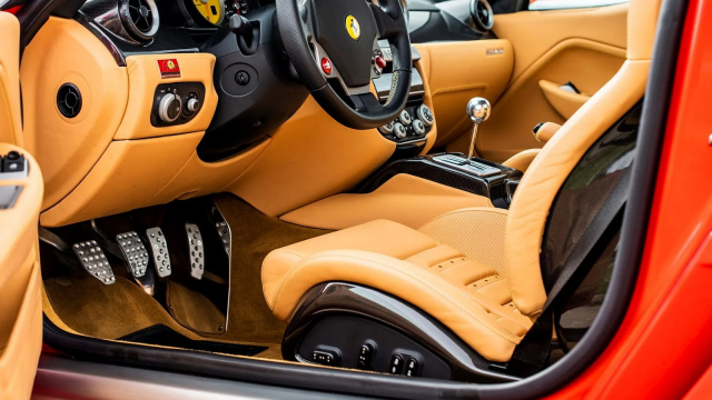 V Česku koupené Ferrari, které tu jako ojeté roky nikdo nechtěl, se teď prodá za víc jak 15 milionů