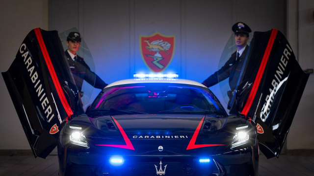 Maserati vůbec poprvé předalo svou techniku italské policii, své prodeje tím zvýšilo dramaticky
